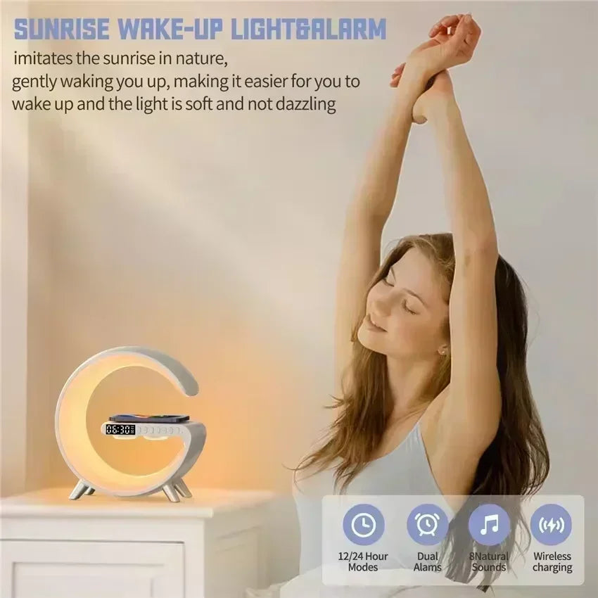 LED Smart Wake Up Light RGB Night Light with All-in-One Draadloze Oplaadstandaard met Alarm, Licht met Bluetooth-luidspreker