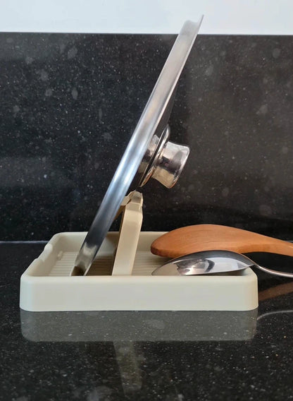 KeukenMaatje™ – 2 in 1 Lepel- & Dekselhouder